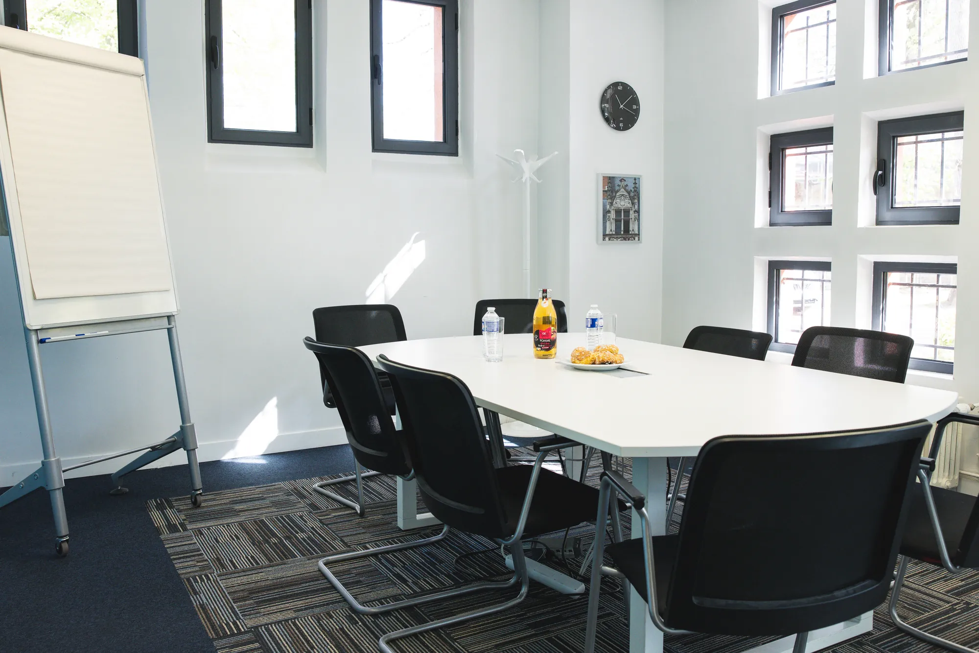 Salle de réunion avec paperboard chez Coalyo